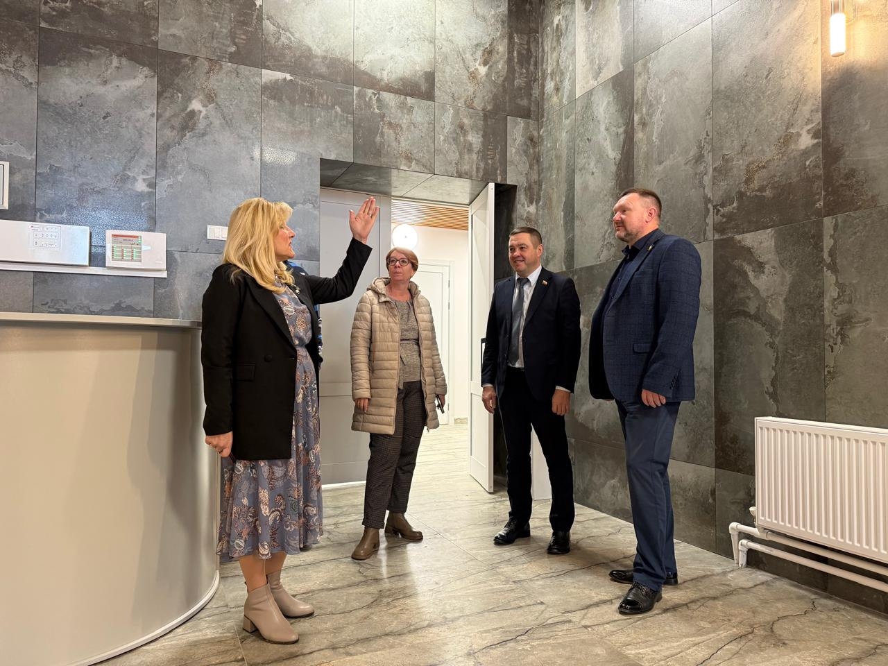 Владимир Рожков и Константин Соколов провели контроль хода ремонта Сасовского Дома культуры