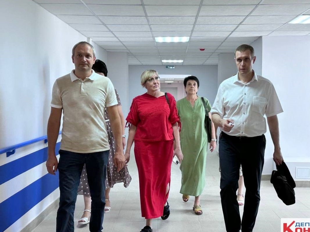 Татьяна Чинкова и Роман Калинин осмотрели обновленные отделения городской больницы №11