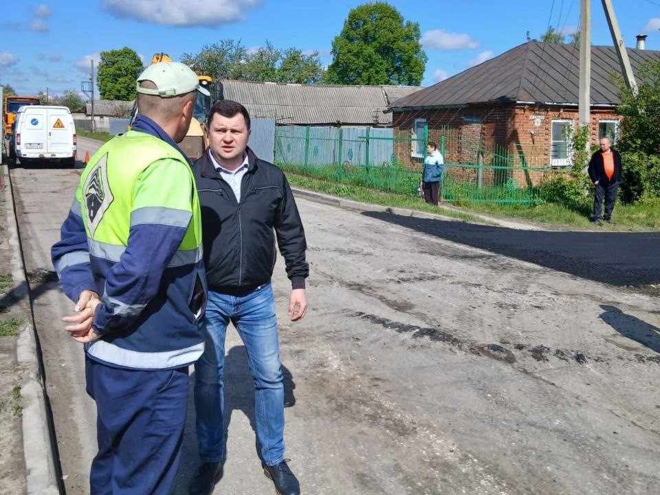 Михаил Белькевич провел инспекцию ремонта дорожного покрытия на улице Гайдара