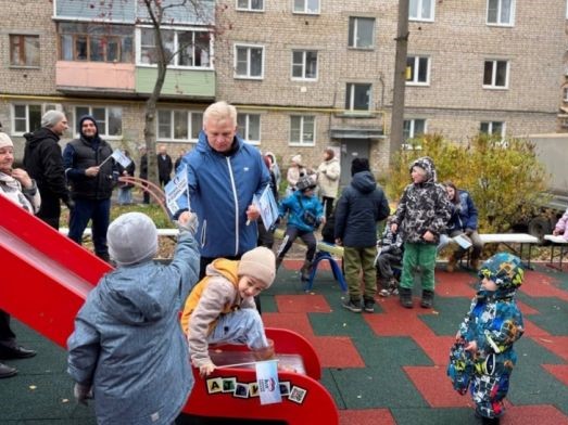В рязанском дворе появилась новая детская площадка