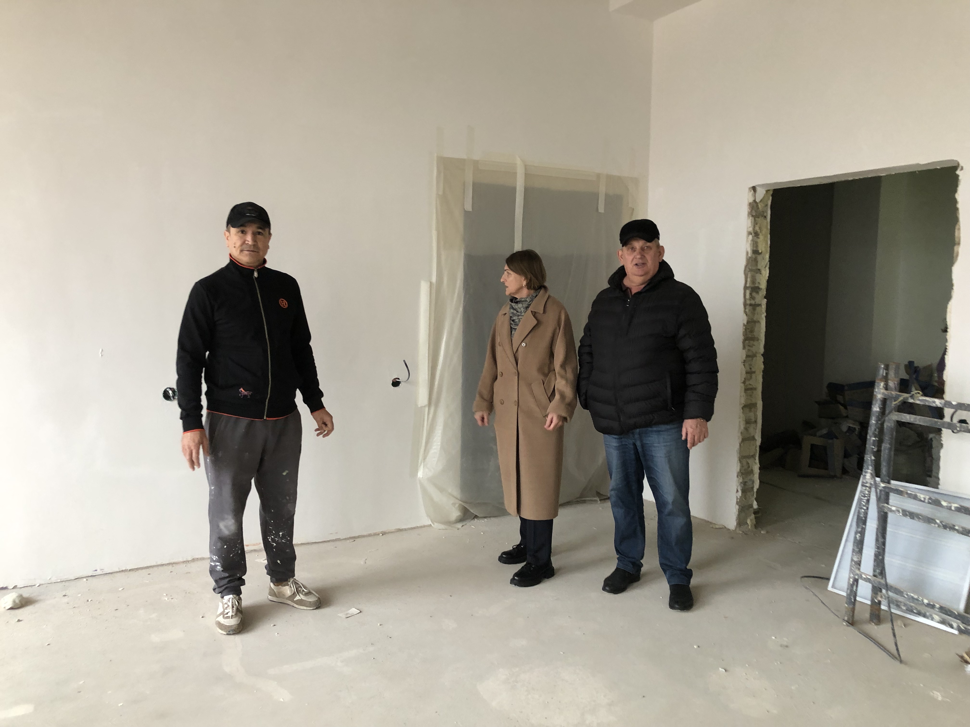 Партийный десант посетил районный Дворец культуры в поселке Александро-Невский