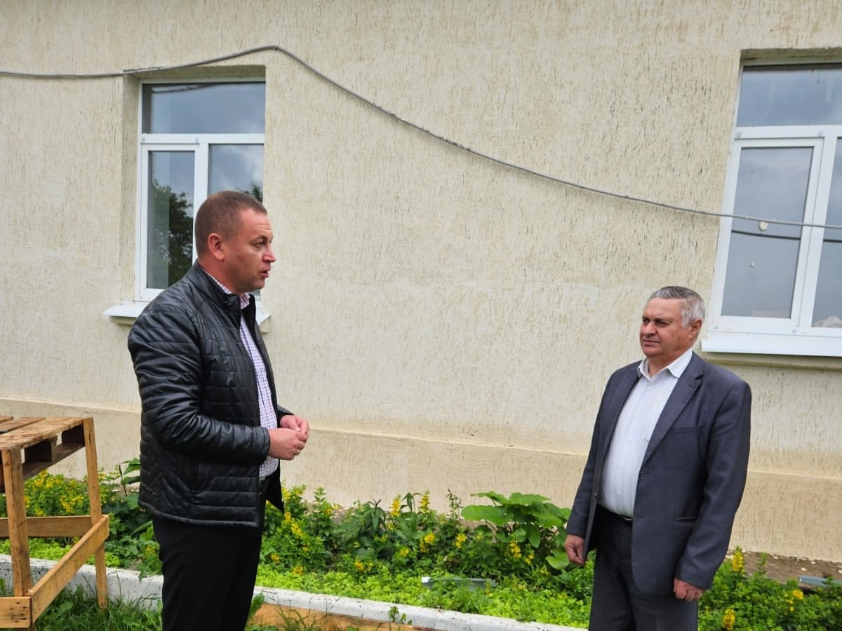 Михаил Букин проверил ход капитального ремонта Федякинского сельского дома культуры в Рыбновском районе