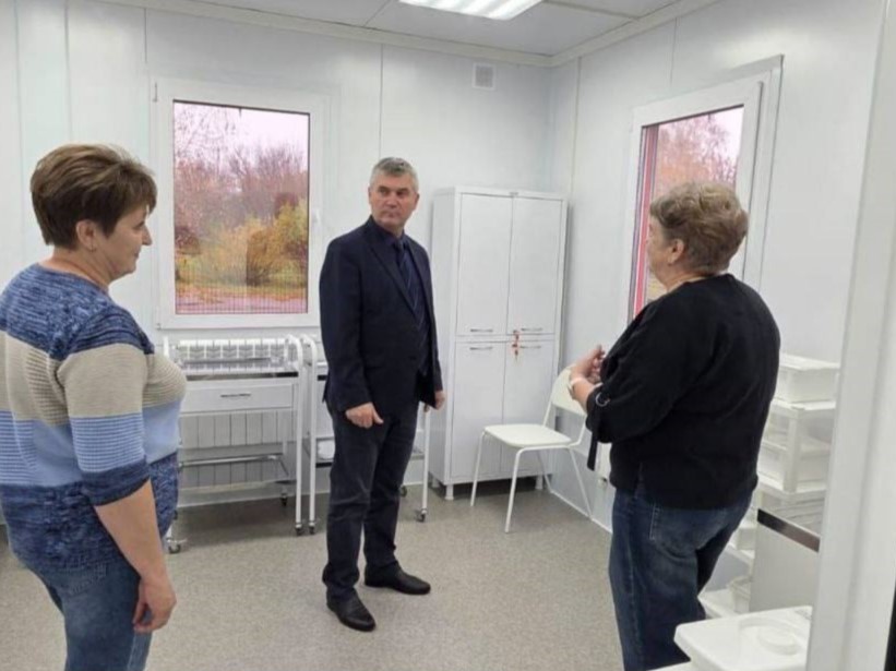 Партийный десант провел осмотр нового фельдшерско-акушерского пункта в селе Никитино Кораблинского округа