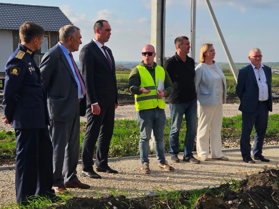 Владимир Сидоров совместно с Александром Цунаевым проверили строительство малоэтажных домов в Пронском районе