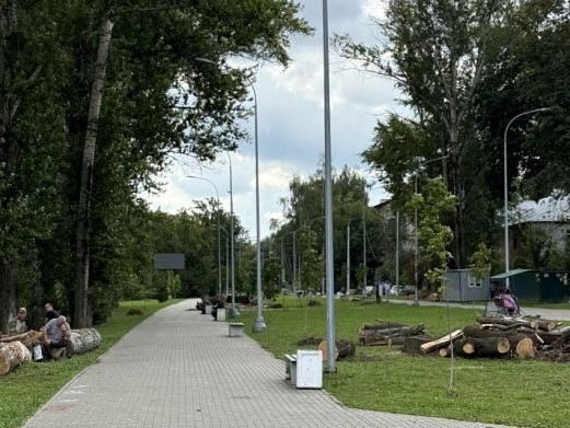 В Гвардейском севере продолжается работа по благоустройству территории