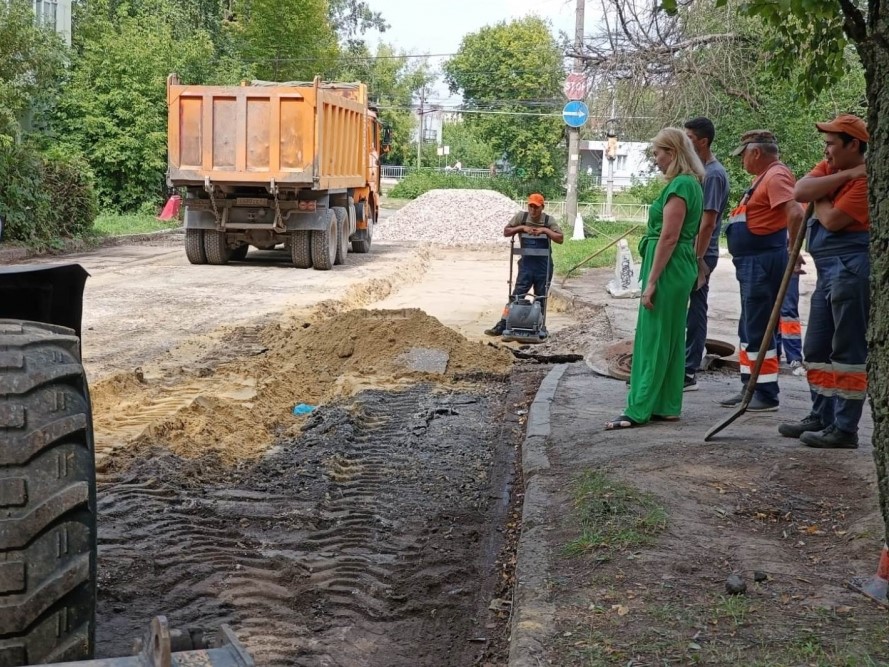 Светлана Ворнакова проконтролировала ремонт улицы Лизы Чайкиной