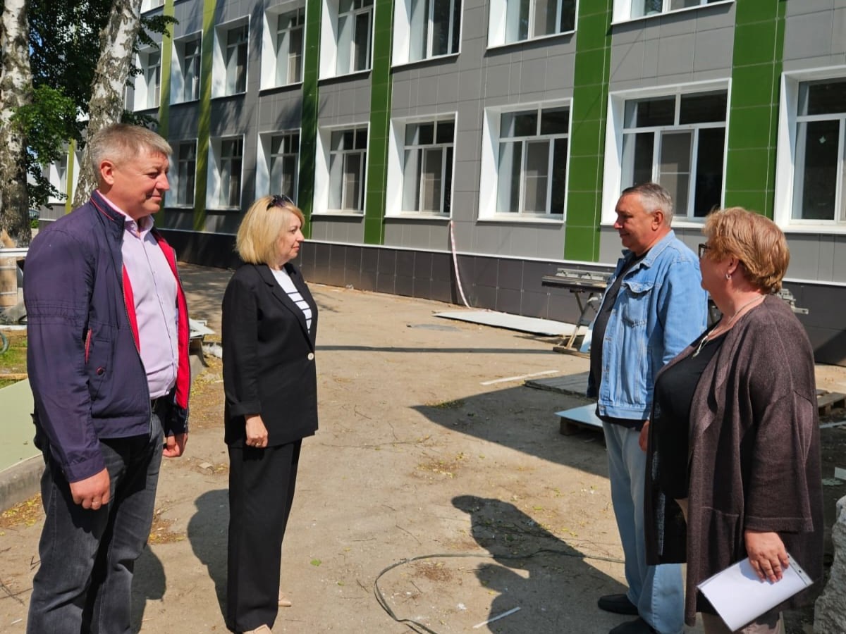 Александр Сапоненко проверил ход капитального ремонта в Рыбновской школе №1