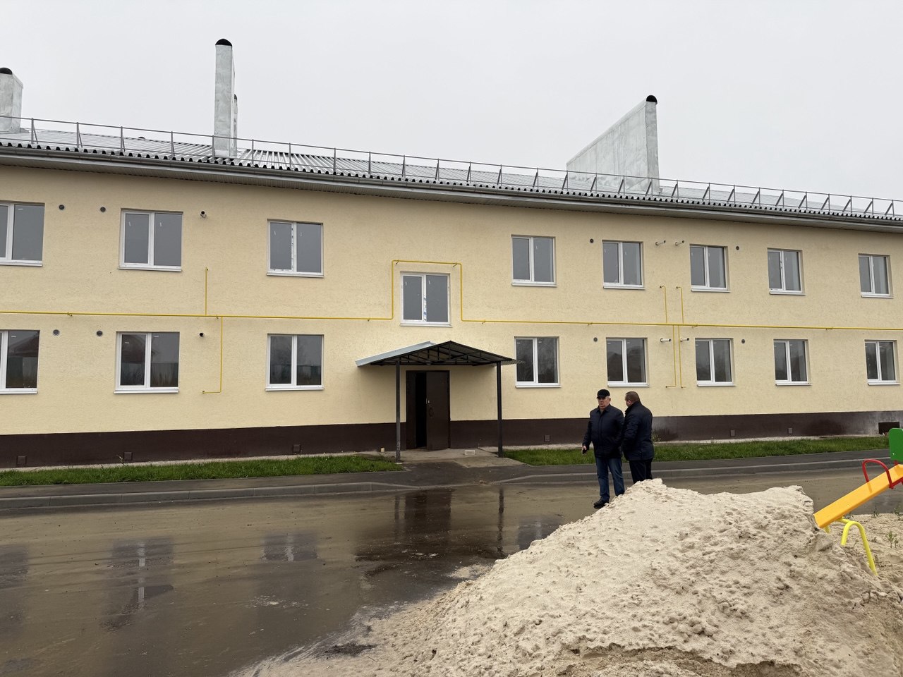 Единороссы провели проверку многоквартирных домов, построенных в рамках программы переселения из аварийного жилья в Милославском районе