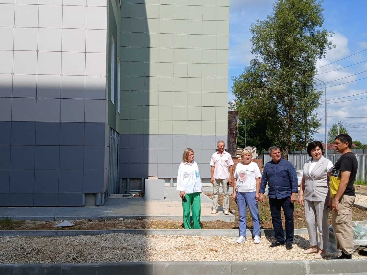 Партийный десант оценил ход строительства новой школы на 960 мест в Касимове