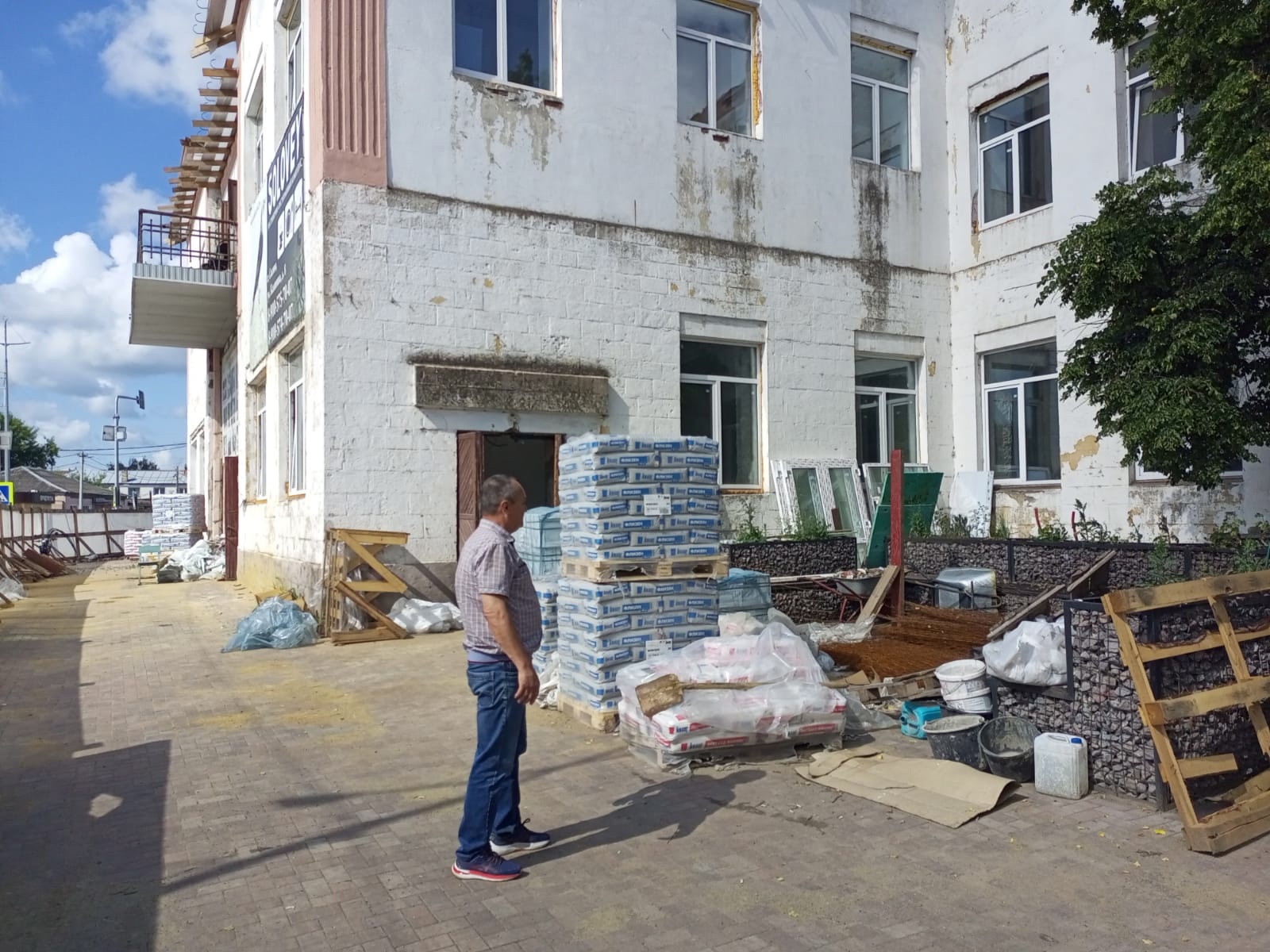 Единороссы Сасовского округа проверили ход капитального ремонта в Доме культуры