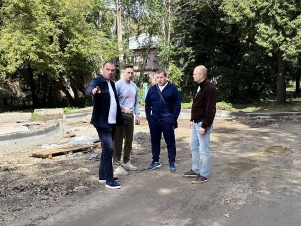 Партийный десант проверил выполнение работ во дворе дома 14 на улице Кирпичного завода