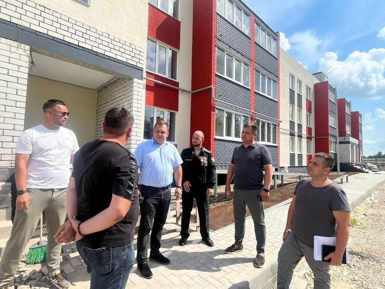 Борис Ясинский оценил ход строительства многоквартирных домов в Рязанском районе