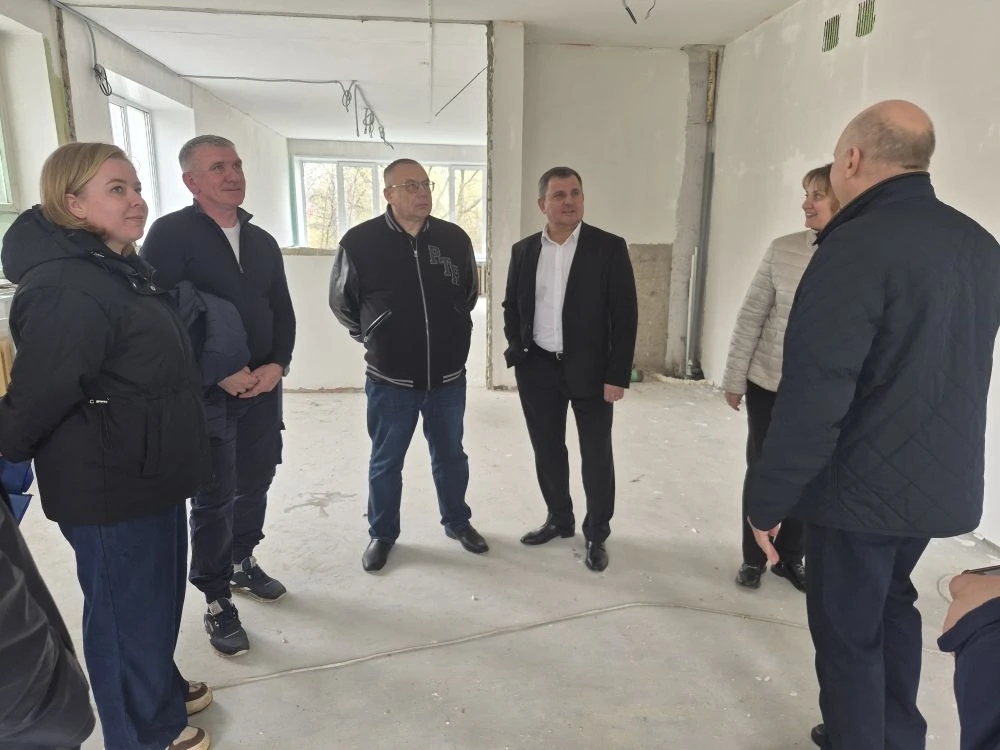 В Касимовском округе партийный десант оценил ход капремонта детского сада №18