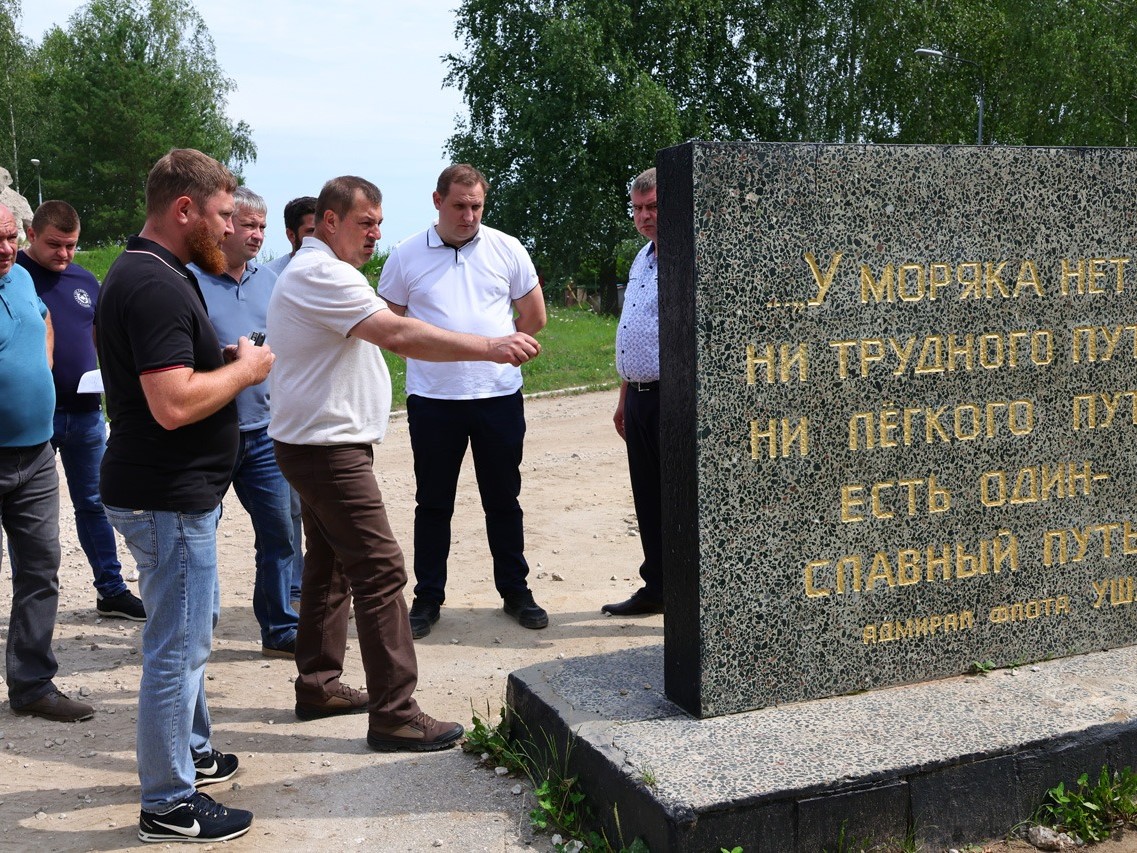 Виталий Артемов провел рабочую встречу в парке Морской Славы